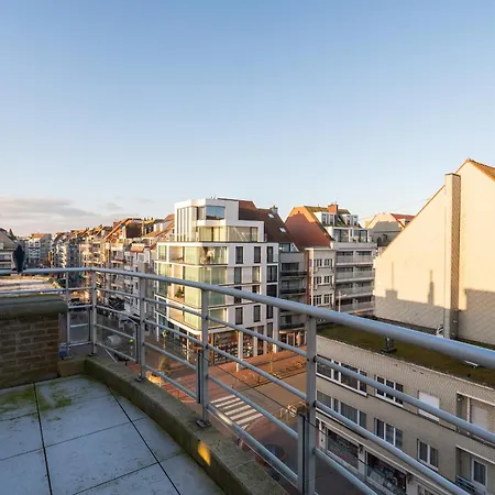 Stijlvol & Lichtrijk Penthouse App Met Parking Apartment